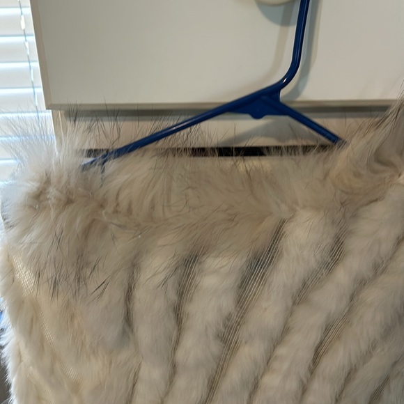 Rabbit fur knit poncho cape - Picture 2 of 4